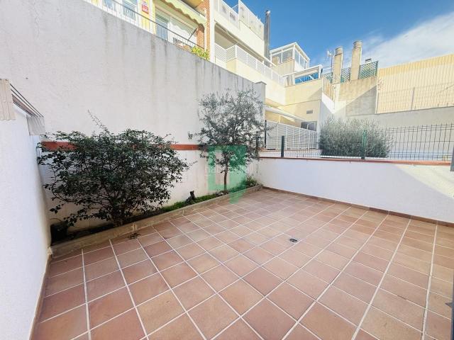 Casa adosada en venta en Badalona, Bonavista. Casa adosada con vistas al mar. Casas adosadas.