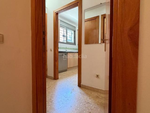 Casa adosada en venta en Badalona, Bonavista. Vivienda unifamilar, muy bien comunicada, en muy buen estado de conservació. Casas adosadas.