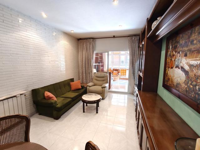 Casa adosada en venta en Badalona, Gorg. Gran casa con garaje y terraza solarium. Casas adosadas.