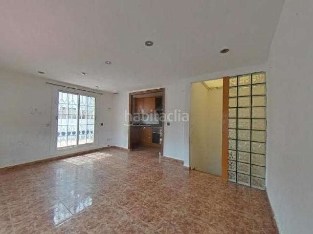 Casa adosada en venta en Badalona, La Salut. Chalet adosado en venta en calle Pau Piferrer. Casas adosadas.