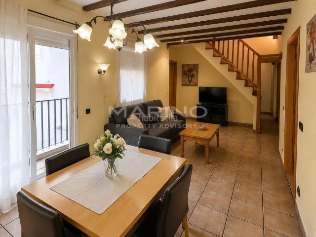 Casa adosada en venta en Badalona, Llefià. Encantadora casa adosada reformada con terrazas en pasaje tranquilo de Llefià. Casas adosadas.
