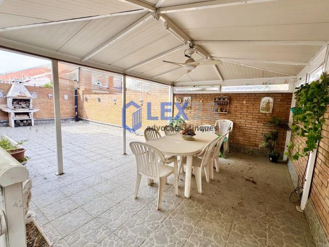 Casa adosada en venta en Badalona, Montigalà. MAGNÍFICA CASA FAMILIAR CON GRANDES TERRAZAS A 15 MINUTOS DE BARCELONA Y A UN PASO DE LA PLAYA. Casas adosadas.