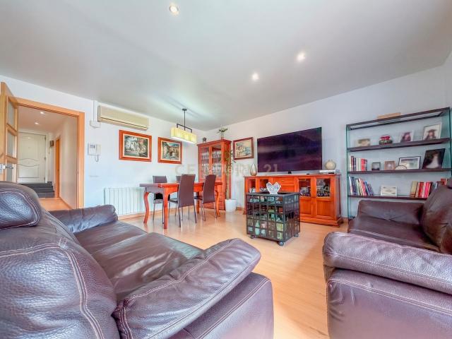 Casa adosada en venta en Badalona, Sant Crist. Encantadora casa en Can Cabañes Badalona. Casas adosadas.