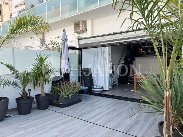 Casa adosada en venta en Badalona, Progrés Pep Ventura. Magnífica propiedad de diseño junto a servicios y a 300 metros de la playa. Casas adosadas.
