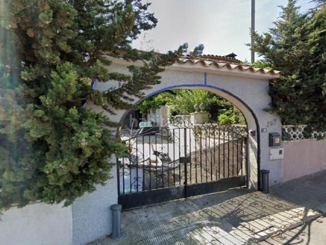 Casa adosada en venta en Badalona, Progrés Pep Ventura. Piso en venta en calle Baldomer Sola. Casas adosadas.
