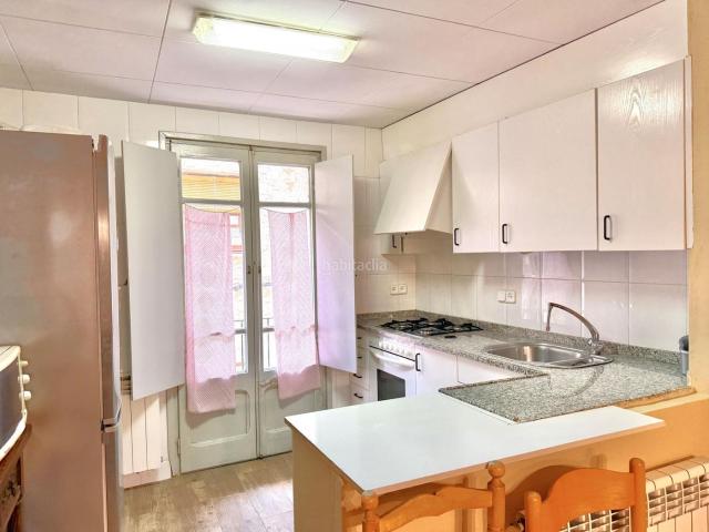 Casa adosada en venta en Bagà. Se vende casa unifamiliar adosada en el casco histórico de Bagà!. Casas adosadas.