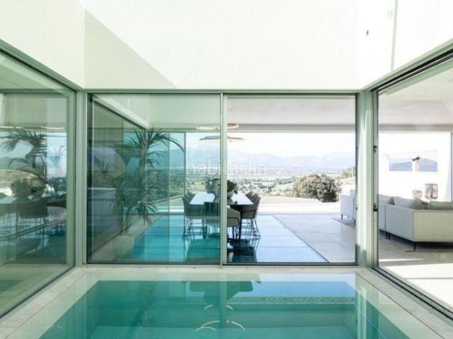 Casa adosada en venta en Baleares Costitx. Bienvenido a su nuevo hogar de puro lujo! Este chalet independiente ofrece todo lo que su corazón desea desde una piscina cubierta. Casas adosadas.
