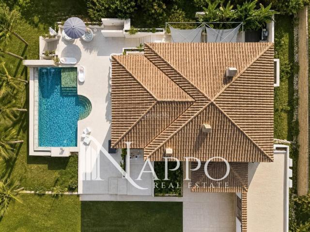 Chalet en venta en Baleares Calvià, Costa de la Calma. Exclusiva villa modernizada con piscina en Costa de la Calma. Chalets.