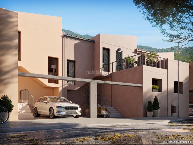 Casa adosada en venta en Baleares Esporles. Casa adosada estilo mallorquin bajo de las montañas de la Serra de Tramuntana. Casas adosadas.