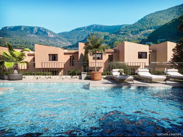 Casa adosada en venta en Baleares Esporles. Casa adosada estilo mallorquin bajo de las montañas de la Serra de Tramuntana. Casas adosadas.