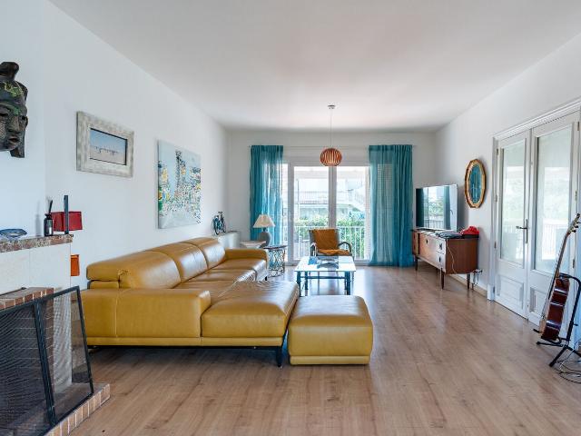 Casa adosada en venta en Baleares Llucmajor, Son Verí. Amplia Casa de Tres Plantas con Muchos Espacios Exteriores y Piscina Privada en Son Veri Vells. Casas adosadas.