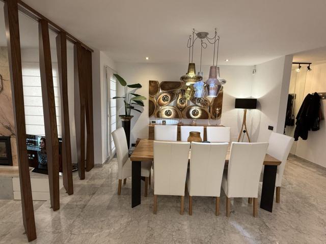 Casa adosada en venta en Baleares Llucmajor, Son Verí. IMPECABLE Y LUMINOSO CHALET ADOSADO. Casas adosadas.
