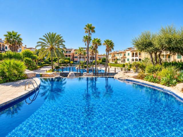 Casa adosada en venta en Baleares Marratxí, Son Ramonell Es Figueral. Duplex con terraza y solarium en ubicación privada. Casas adosadas.