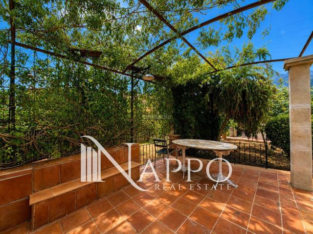 Casa adosada en venta en Baleares Sóller. Casa tradicional con jardín en el corazón de Sóller. Casas adosadas.