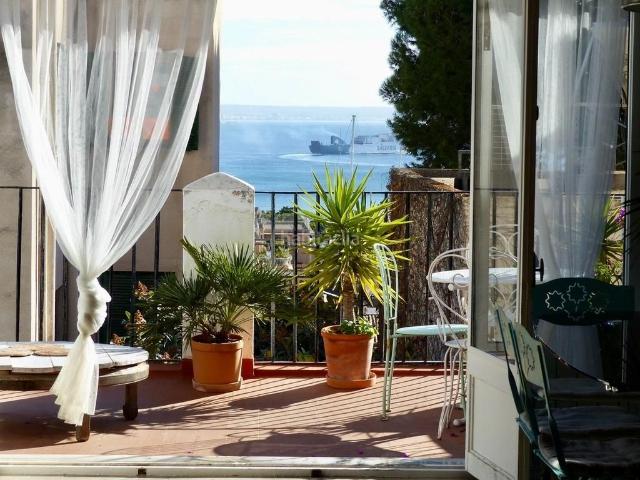 Casa adosada en venta en Baleares Palma de Mallorca, El Terreno. Elegante casa con encanto y vistas al mar, en el corazón de El Terreno Palma de Mallorca. Casas adosadas Palma de.