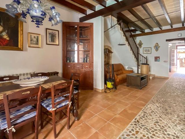 Casa adosada en venta en Baleares Petra. Encantadora casa de pueblo renovada con un toque historico, Ref. 8736. Casas adosadas.
