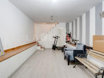 Casa adosada en venta en Barcelona, Besòs Maresme. CASA REFORMADA CON PATIO PRIVADO Y ESPACIO EXTRA LISTA PARA ENTRAR A VIVIR. Casas adosadas.