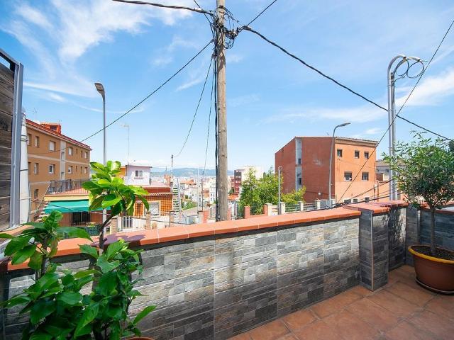 Casa adosada en venta en calle Del Doctor Bové, Barcelona, de 154 m² 5 habitaciones por 465.000