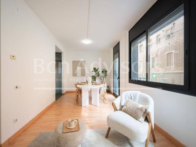 Casa en venta en Barcelona, El Camp d´en Grassot i Gràcia Nova. Maravillosa casa con terraza y garaje en Gracia. Casas.