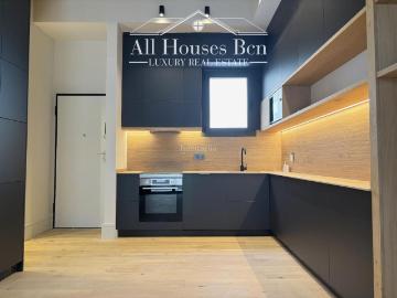 Casa adosada en venta en Barcelona, El Camp d´en Grassot i Gràcia Nova. Piso de diseño con terraza. Casas adosadas.