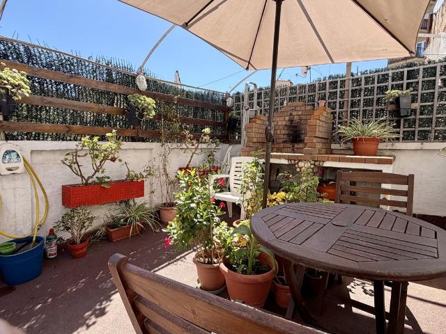 Casa adosada en venta en Barcelona, El Camp de l´Arpa del Clot. Chalet adosado Carrer Tomàs Padró, Barcelona. Casas adosadas.