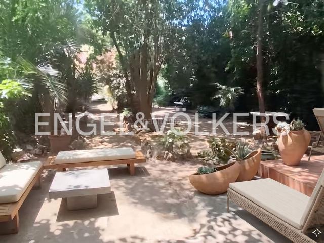 Casa adosada en venta en Barcelona, Horta. CASA SEÑORIAL CON GRAN JARDÍN EN EL CORAZÓN DE HORTA. Casas adosadas.