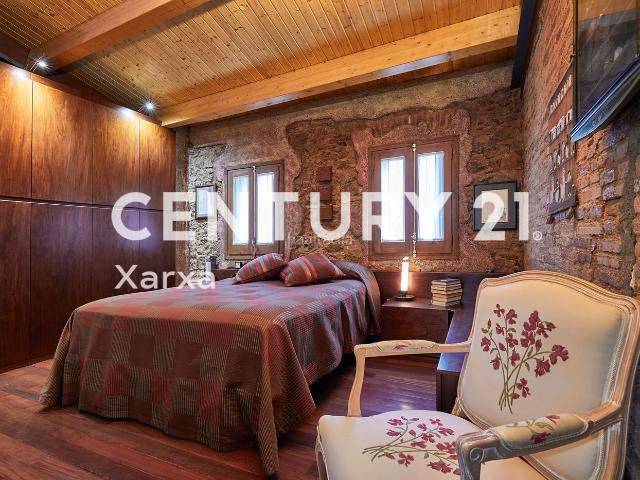 Casa adosada en venta en Barcelona, Horta. Un oasis de calma en el corazón de Horta Barcelona. Casas adosadas.