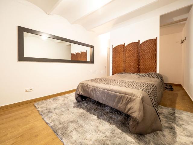 Casa adosada en venta en Barcelona, L´Antiga Esquerra de l´Eixample. Una casa escondida dentro de un pasaje del Eixample. Casas adosadas.