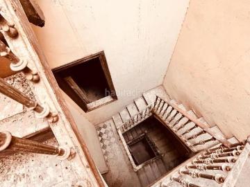 Casa adosada en venta en Barcelona, La Bordeta. Casa en venta totalmente a reformar. Casas adosadas.