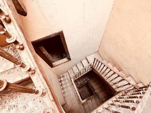 Casa adosada en venta en Barcelona, La Bordeta. Casa en venta totalmente a reformar. Casas adosadas.