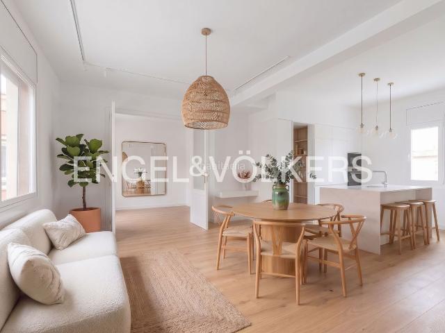 Casa adosada en venta en Barcelona, La Font d´en Fargues. Casa adosada con terraza privada y parking en La Font den Fargues. Casas adosadas.