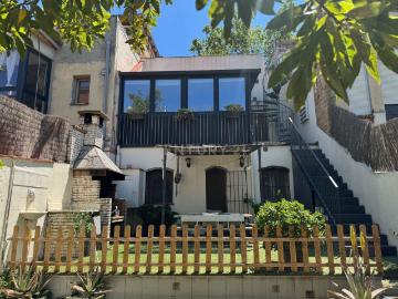 Casa adosada en venta en Barcelona, La Font d´en Fargues. Casa unifamiliar con jardín y terraza en La Font den Fargues. Casas adosadas.