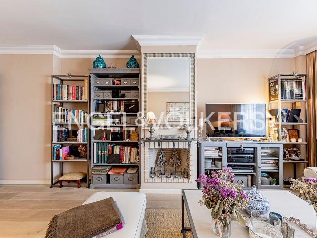Casa adosada en venta en Barcelona, La Font d´en Fargues. Impecable casa adosada, toda exterior, lista para entrar a vivir. Casas adosadas.
