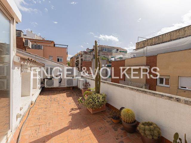 Casa adosada en venta en Barcelona, La Salut. Casa adosada con terraza y garajes en Gracia. Casas adosadas.
