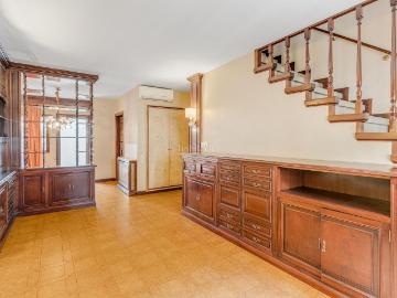Casa adosada en venta en Barcelona, Sant Andreu de Palomar. Casa en venta en la calle del Mercat. Casas adosadas.