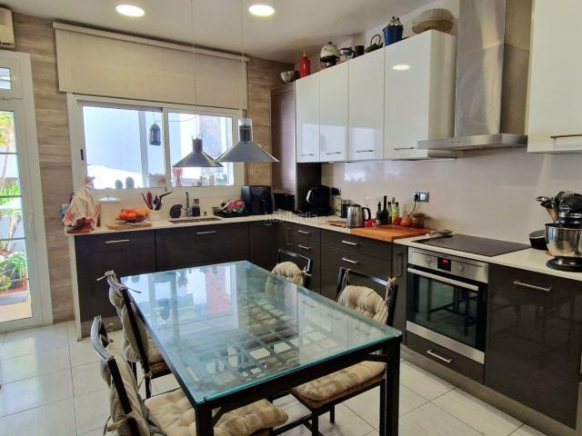 Casa adosada en venta en Barcelona, Sant Andreu de Palomar. CASA EN CASCO ANTIGUO DE SANT ANDREU. Casas adosadas.
