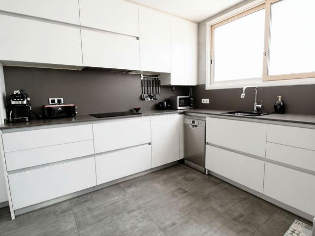 Casa adosada en venta en Barcelona, Sant Andreu de Palomar. Casa en el centro de Sant Andreu. Casas adosadas.