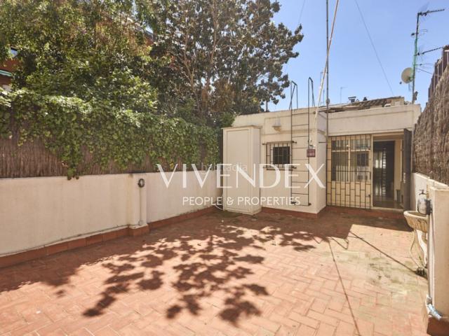 Casa adosada en venta en Barcelona, Sant Andreu de Palomar. Casa exclusiva en el carrer Coroleu Loft de diseño y espacio polivalenteEsta casa representa una oportunidad excepcional para quie. Casas.