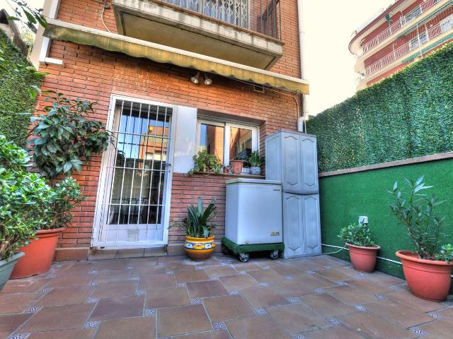 Casa adosada en venta en Barcelona, Sant Andreu de Palomar. Casas adosadas.
