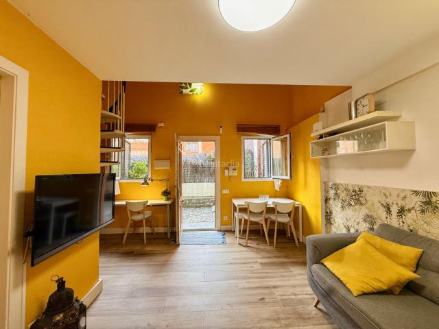 Casa adosada en venta en Barcelona, Sant Andreu de Palomar. Casita en el centro de Sant Andreu. Casas adosadas.