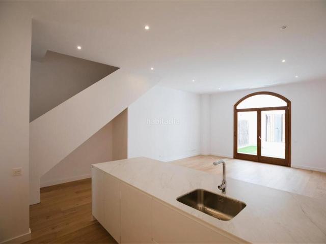 Casa adosada en venta en Barcelona, Sant Andreu de Palomar. Vivienda unifamiliar de 3 habitaciones en Can Barbosa, c Gordi, Sant Andreu, Barcelona. Casas adosadas.