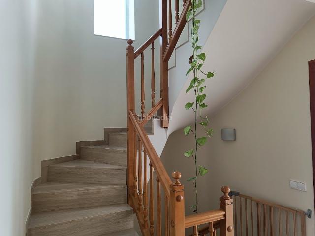 Casa adosada en venta en Barcelona, Sant Genís dels Agudells. esquinera, exterior, muy lumisosa,CON ASCENSOR PRIVADO, en la casa y garaje. Casas adosadas.