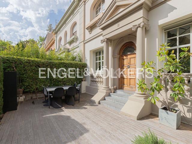 Casa adosada en venta en Barcelona, Sant Gervasi Bonanova. Casa de diseño contemporáneo en exclusivo Pasaje de Bonanova. Casas adosadas.