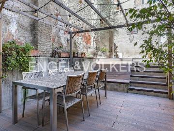 Casa adosada en venta en Barcelona, Sants. Exclusiva y única casa de diseño con terraza y solárium en el corazón de Sants. Casas adosadas.