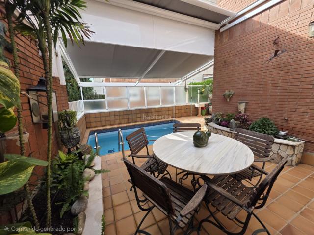 Casa adosada en venta en Barcelona, Vallcarca Penitents. Exclusiva Casa con vistas al mar, Jardín Privado y Piscina. Casas adosadas.