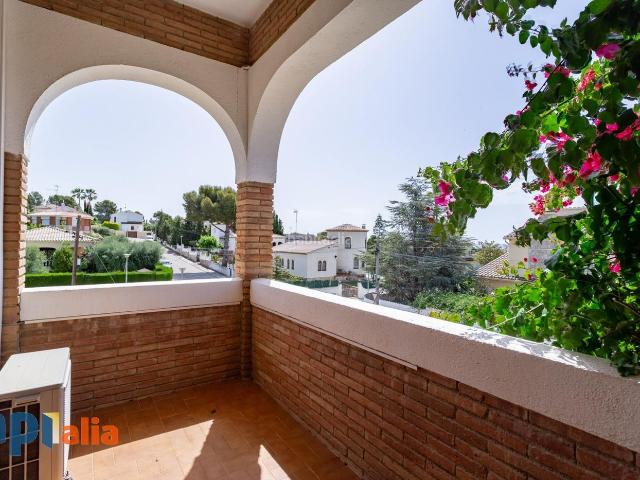 Casa adosada en venta en Barcelona, Vila de Gràcia. Exclusiva vivienda en Comaruga. Casas adosadas.