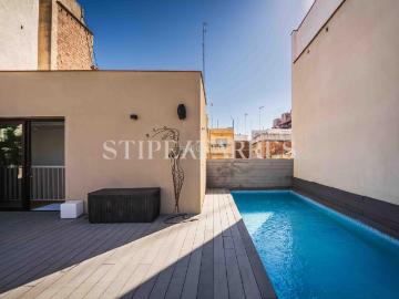 Casa adosada en venta en Barcelona, Vila de Gràcia. Preciosa casa independiente en el corazón de Gràcia. Casas adosadas.