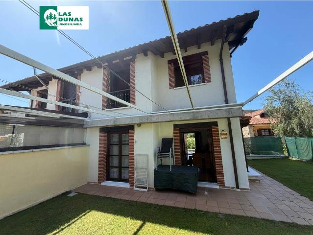 Casa adosada en Venta en Barcenilla