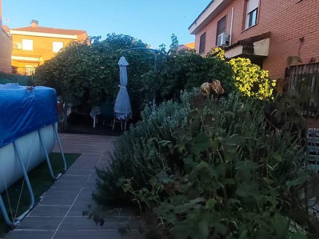 Casa adosada en Venta en Barcience