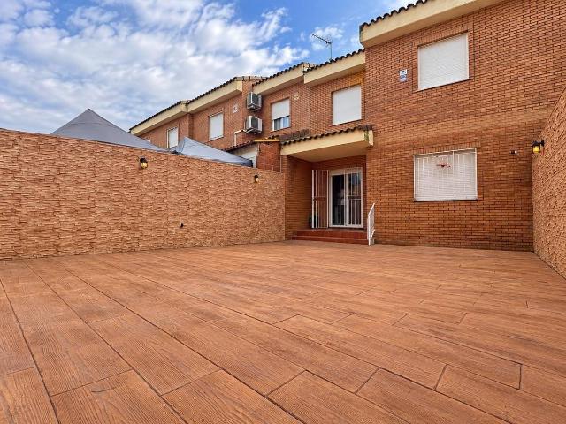 Casa adosada en Venta en Barcience